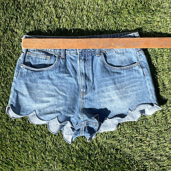H&M Scalloped Denim Shorts - Picture 5 of 7
